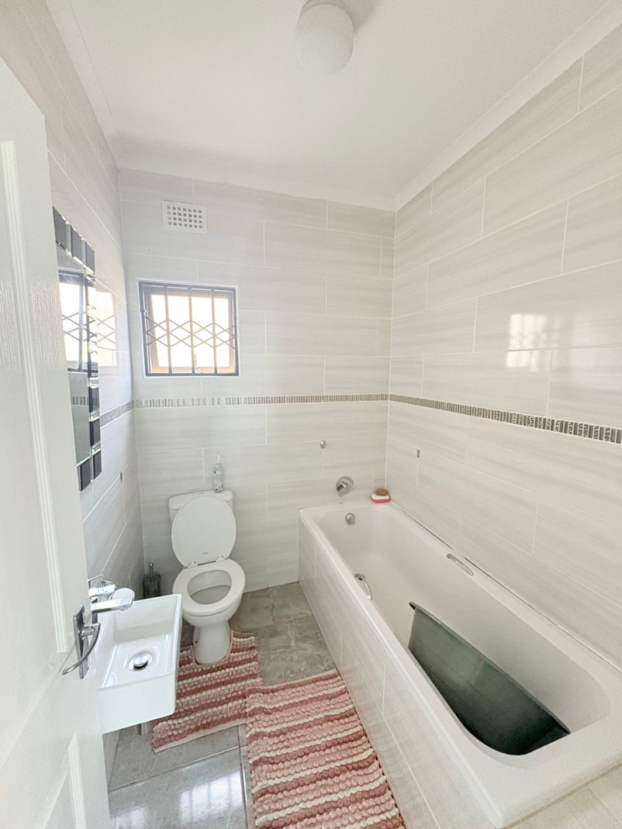  Bedroom Property for Sale in Cove Rock Eastern Cape